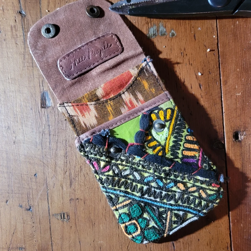 🪬🍄 Free People Boho Embroidered Repurposed vtg banjara hippie Wallet card case